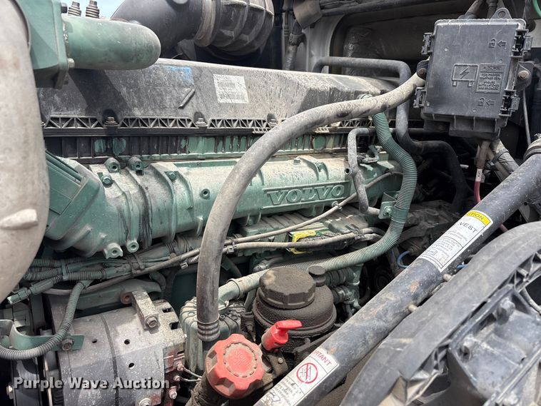 image for item DT0246 2015 Volvo Truck VNL semi truck