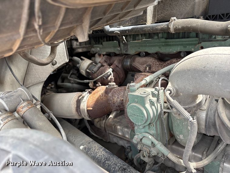 image for item DT0246 2015 Volvo Truck VNL semi truck