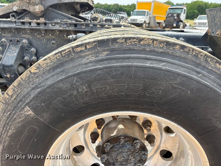 image for item DT0246 2015 Volvo Truck VNL semi truck