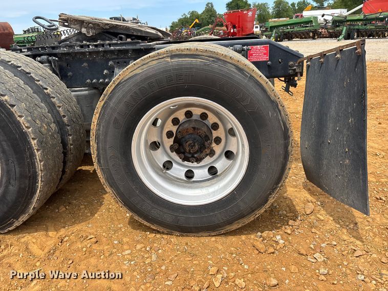 image for item DT0246 2015 Volvo Truck VNL semi truck