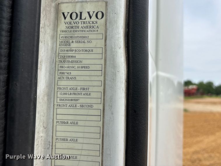 image for item DT0246 2015 Volvo Truck VNL semi truck