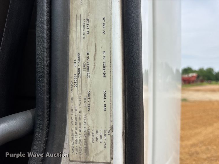 image for item DT0246 2015 Volvo Truck VNL semi truck