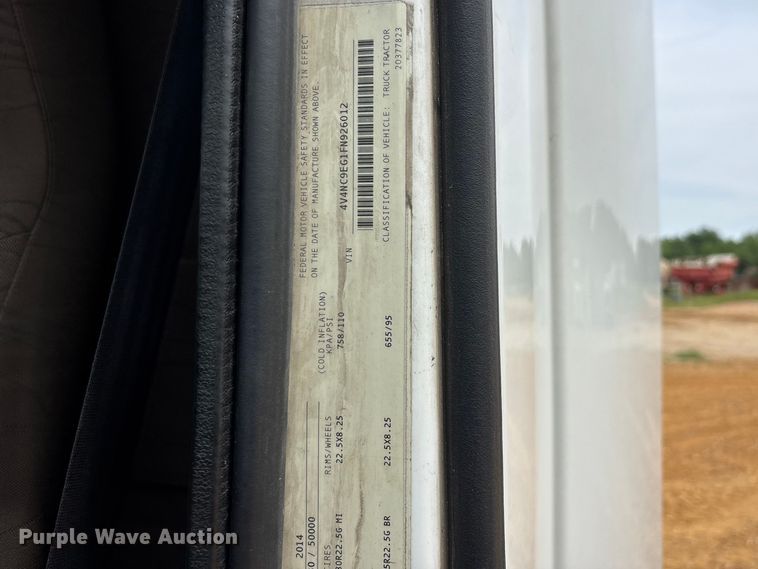 image for item DT0246 2015 Volvo Truck VNL semi truck