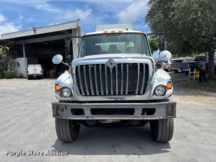 image for item DU0491 2010 International SF525 fuel / lube truck
