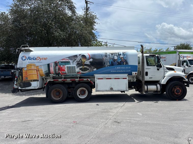 image for item DU0491 2010 International SF525 fuel / lube truck
