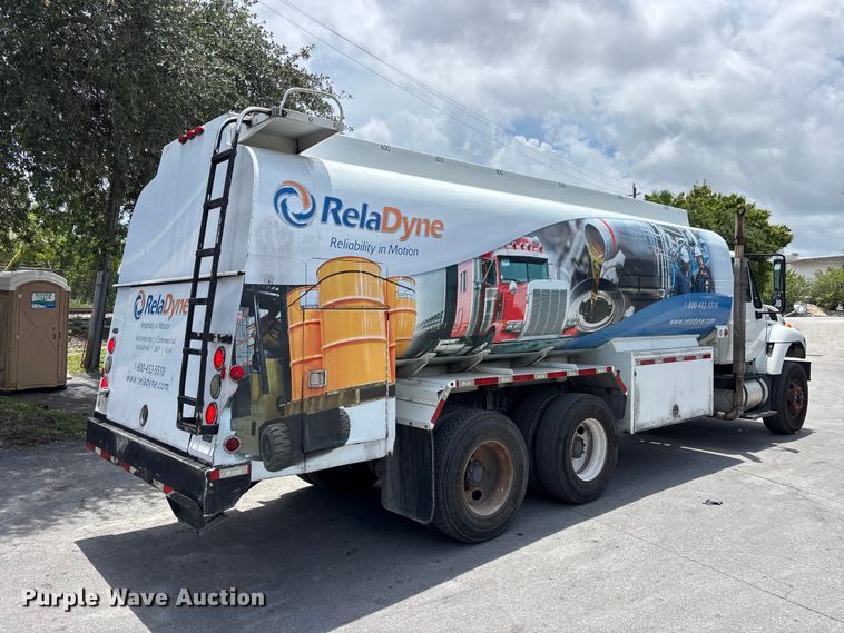 image for item DU0491 2010 International SF525 fuel / lube truck