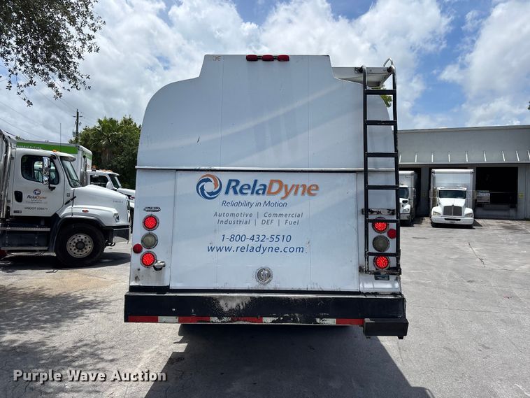 image for item DU0491 2010 International SF525 fuel / lube truck