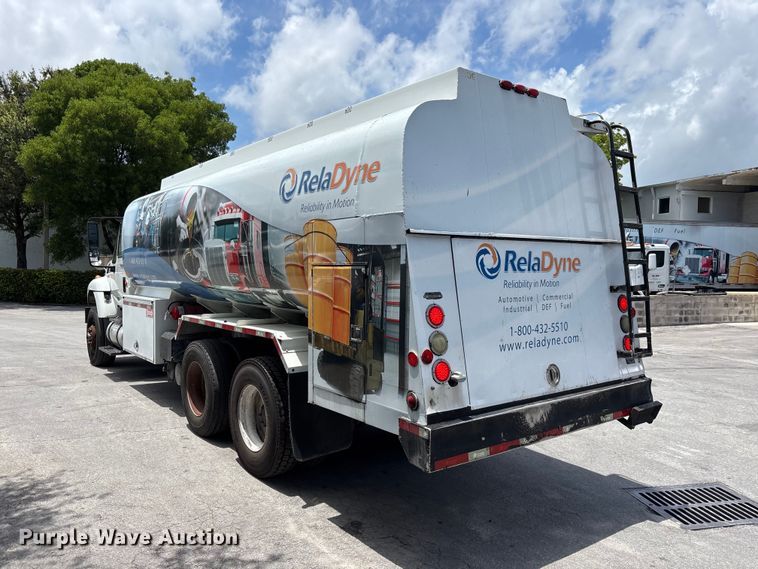 image for item DU0491 2010 International SF525 fuel / lube truck
