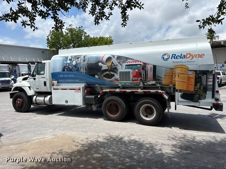image for item DU0491 2010 International SF525 fuel / lube truck
