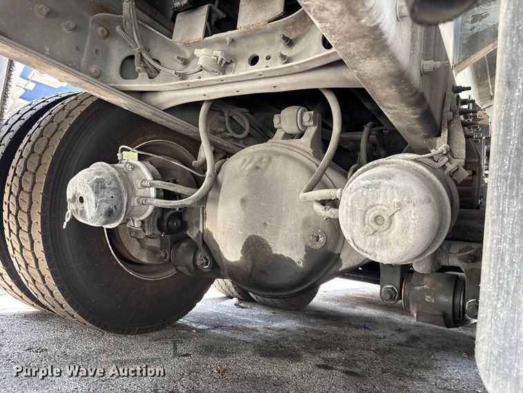 image for item DU0491 2010 International SF525 fuel / lube truck