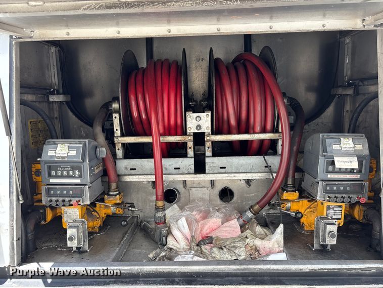 image for item DU0491 2010 International SF525 fuel / lube truck