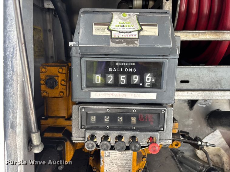 image for item DU0491 2010 International SF525 fuel / lube truck