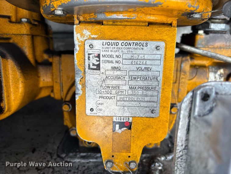 image for item DU0491 2010 International SF525 fuel / lube truck