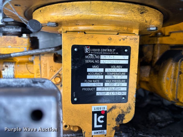 image for item DU0491 2010 International SF525 fuel / lube truck
