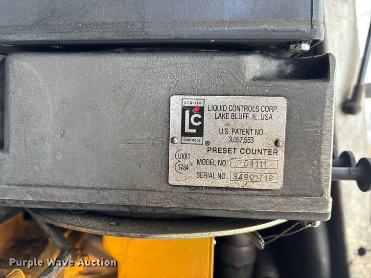 image for item DU0491 2010 International SF525 fuel / lube truck