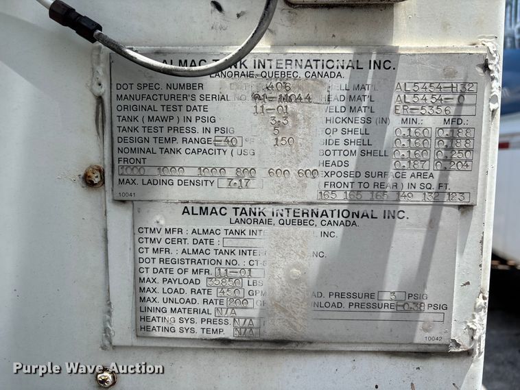 image for item DU0491 2010 International SF525 fuel / lube truck