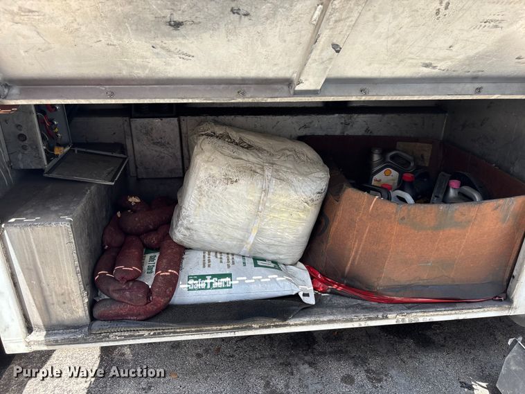 image for item DU0491 2010 International SF525 fuel / lube truck