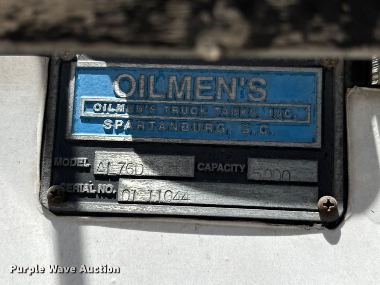 image for item DU0491 2010 International SF525 fuel / lube truck