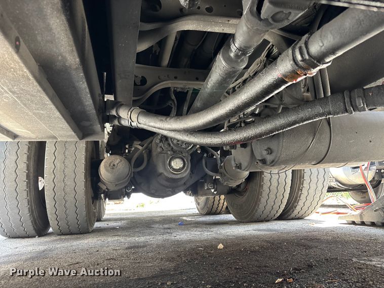 image for item DU0491 2010 International SF525 fuel / lube truck