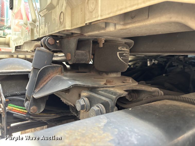 image for item DU0491 2010 International SF525 fuel / lube truck