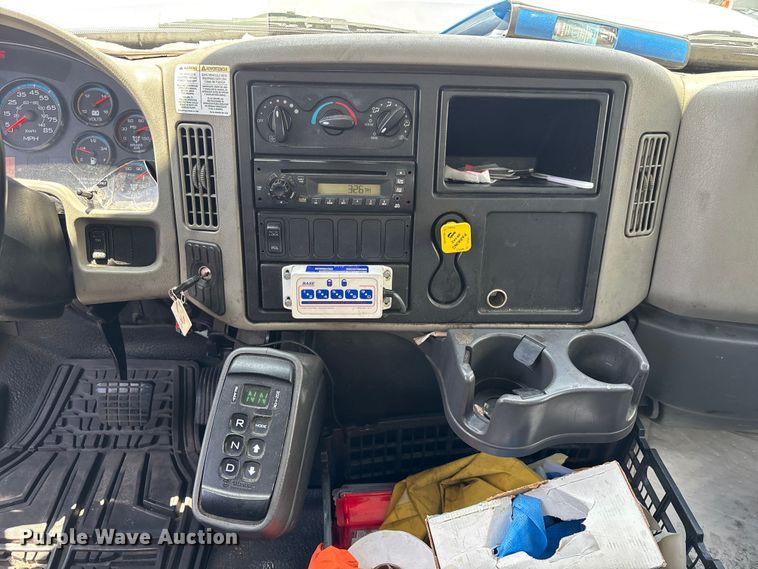 image for item DU0491 2010 International SF525 fuel / lube truck