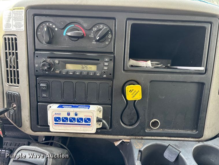 image for item DU0491 2010 International SF525 fuel / lube truck