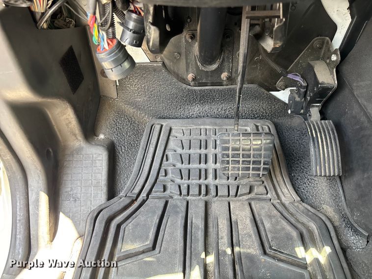 image for item DU0491 2010 International SF525 fuel / lube truck