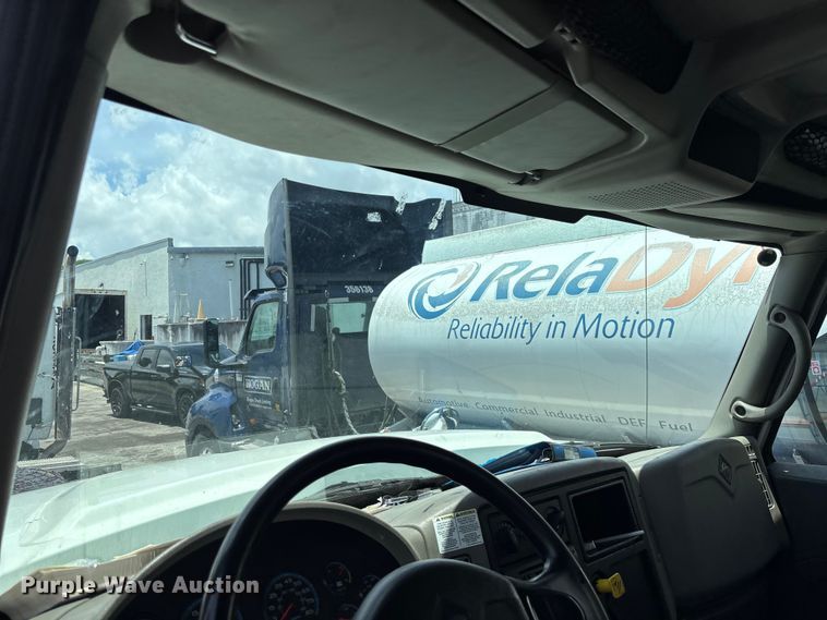 image for item DU0491 2010 International SF525 fuel / lube truck