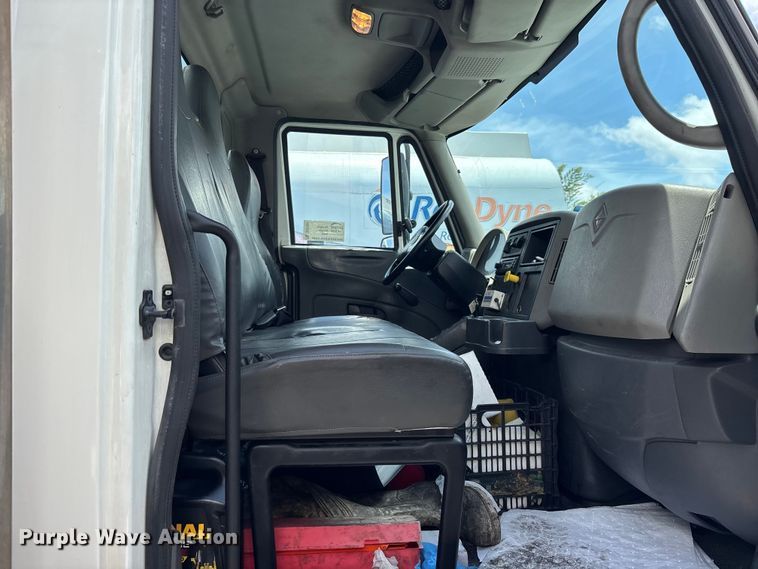 image for item DU0491 2010 International SF525 fuel / lube truck