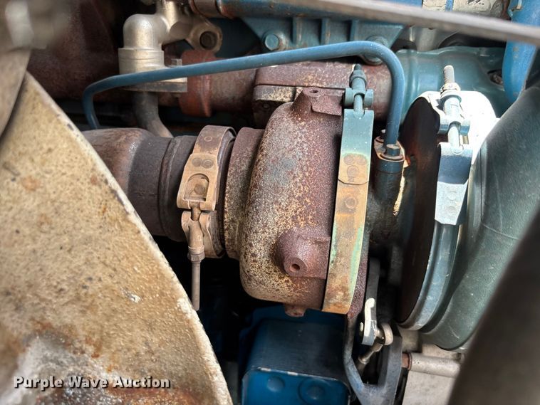 image for item DU0491 2010 International SF525 fuel / lube truck