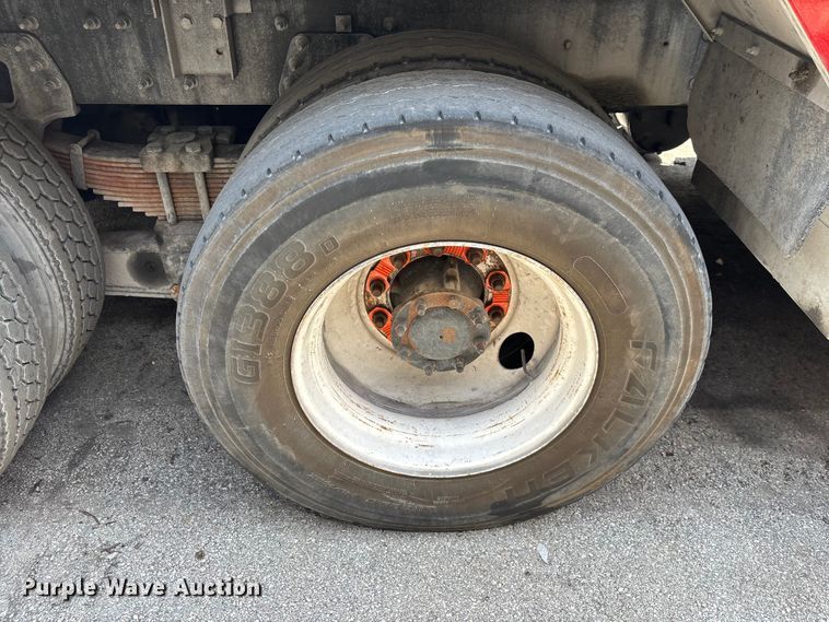 image for item DU0491 2010 International SF525 fuel / lube truck
