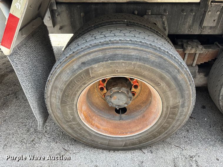 image for item DU0491 2010 International SF525 fuel / lube truck