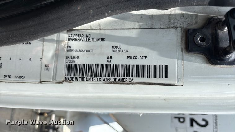 image for item DU0491 2010 International SF525 fuel / lube truck