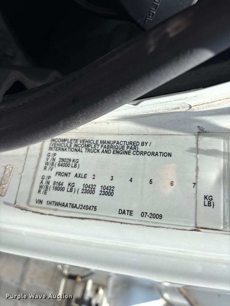image for item DU0491 2010 International SF525 fuel / lube truck