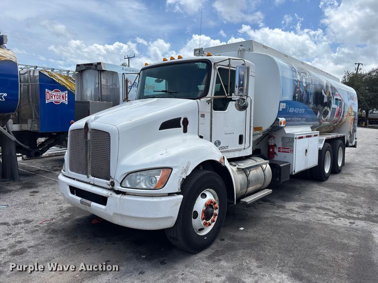 image for item DU0492 2017 Kenworth T370 fuel / lube truck