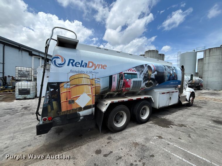 image for item DU0492 2017 Kenworth T370 fuel / lube truck