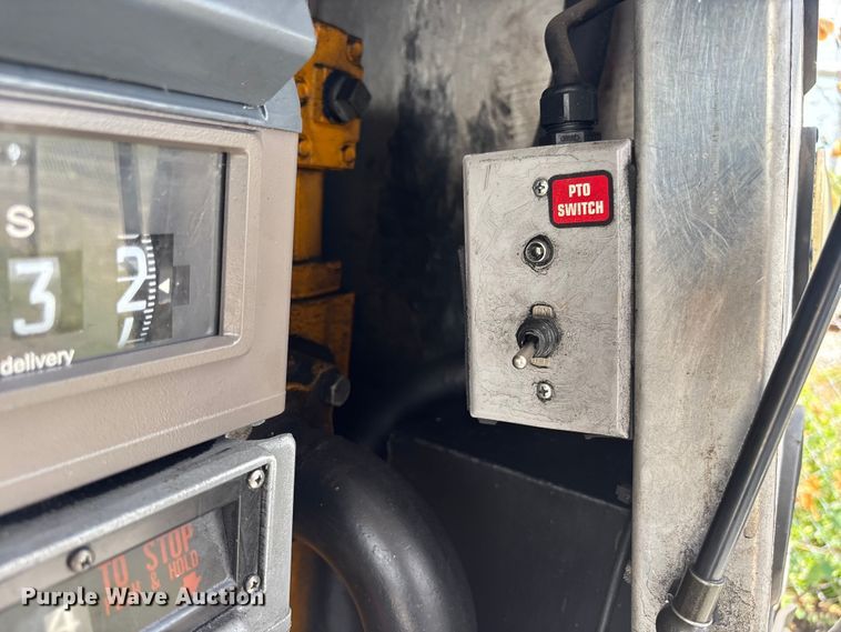 image for item DU0492 2017 Kenworth T370 fuel / lube truck