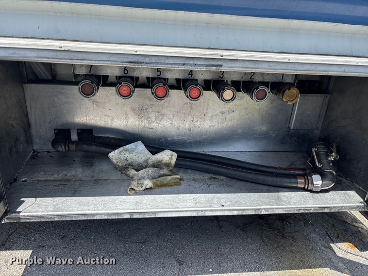 image for item DU0492 2017 Kenworth T370 fuel / lube truck