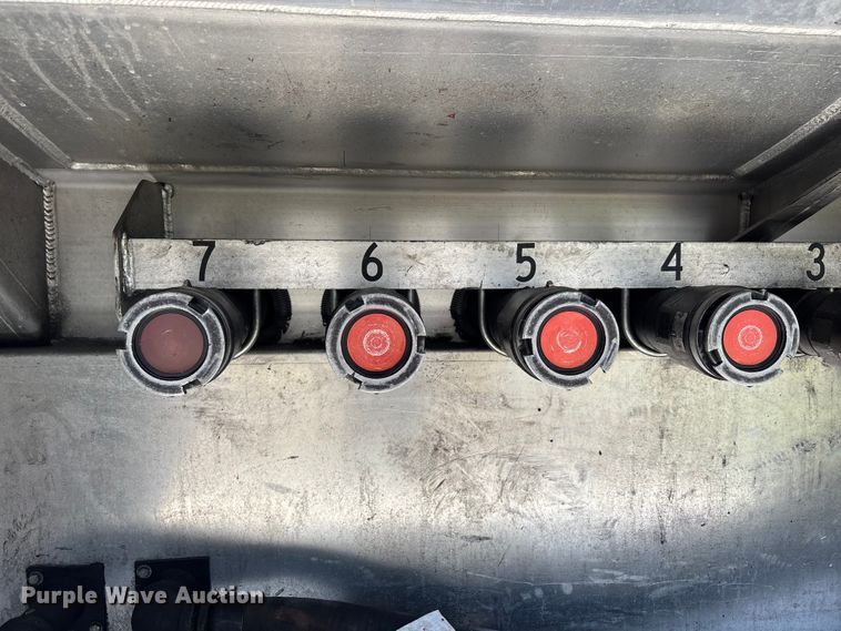 image for item DU0492 2017 Kenworth T370 fuel / lube truck