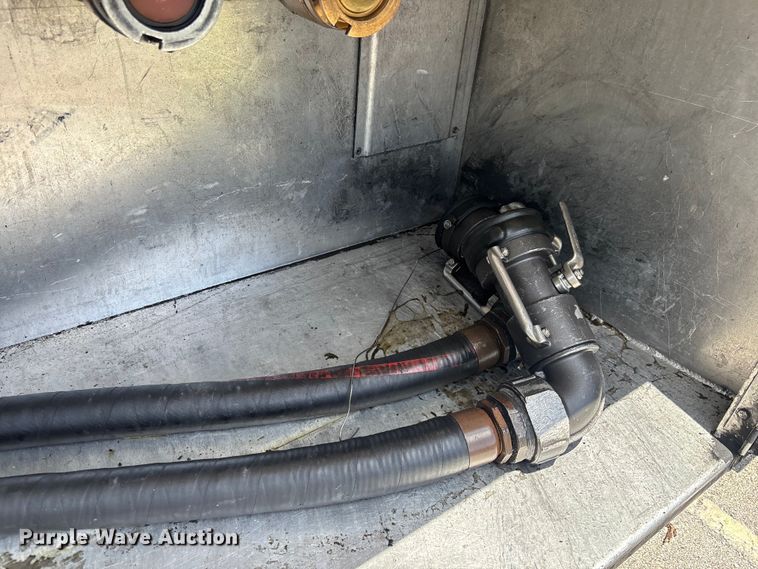 image for item DU0492 2017 Kenworth T370 fuel / lube truck