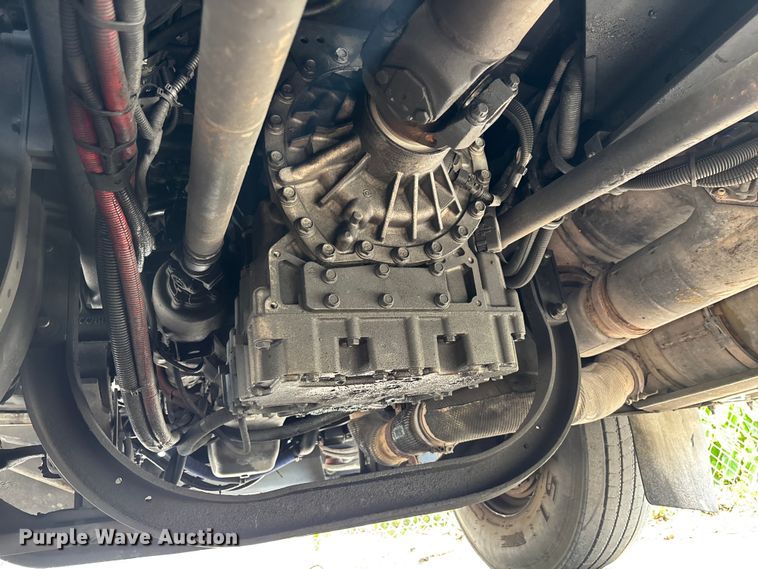 image for item DU0492 2017 Kenworth T370 fuel / lube truck