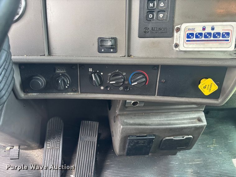 image for item DU0492 2017 Kenworth T370 fuel / lube truck