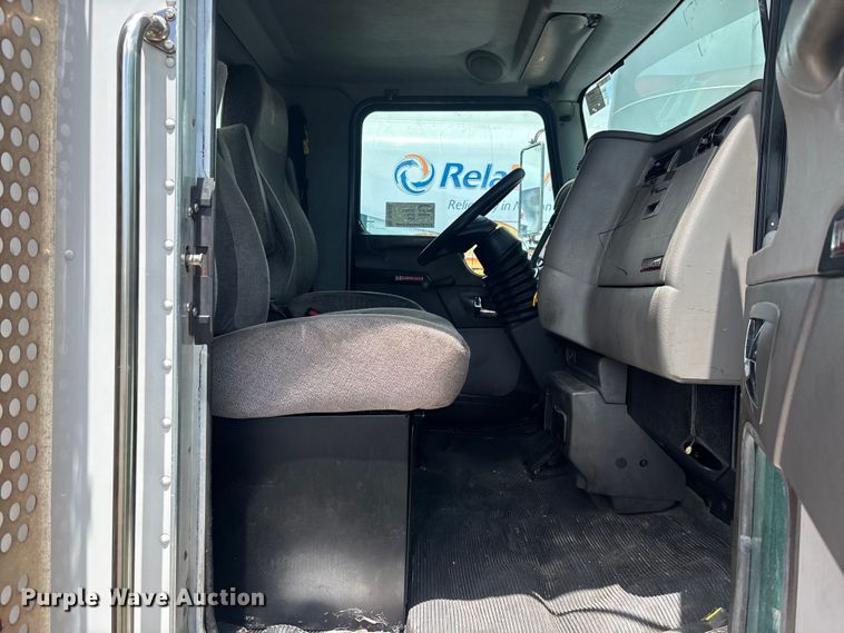 image for item DU0492 2017 Kenworth T370 fuel / lube truck