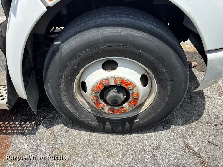 image for item DU0492 2017 Kenworth T370 fuel / lube truck