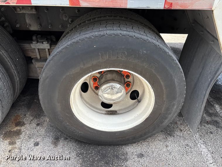 image for item DU0492 2017 Kenworth T370 fuel / lube truck
