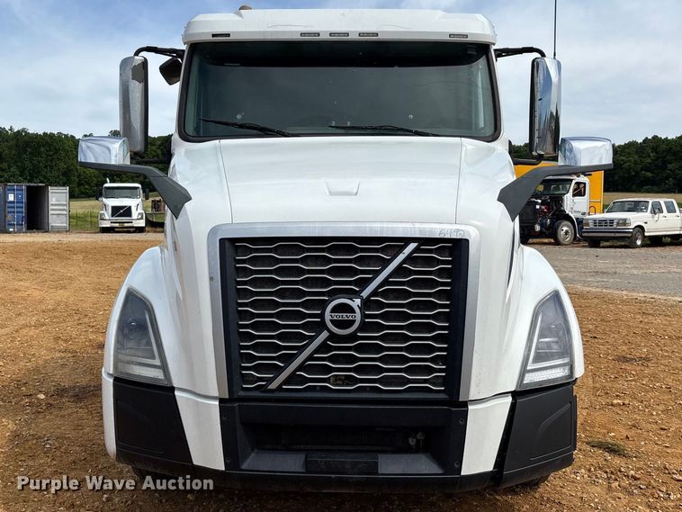 image for item DV4299 2019 Volvo Truck VNL semi truck