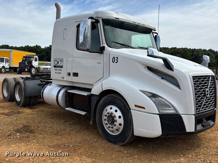 image for item DV4299 2019 Volvo Truck VNL semi truck
