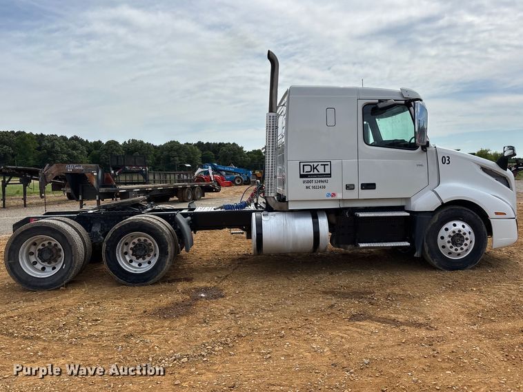 image for item DV4299 2019 Volvo Truck VNL semi truck