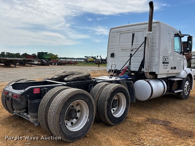 image for item DV4299 2019 Volvo Truck VNL semi truck