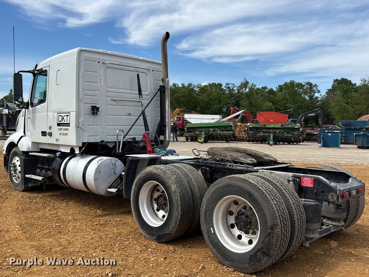 image for item DV4299 2019 Volvo Truck VNL semi truck